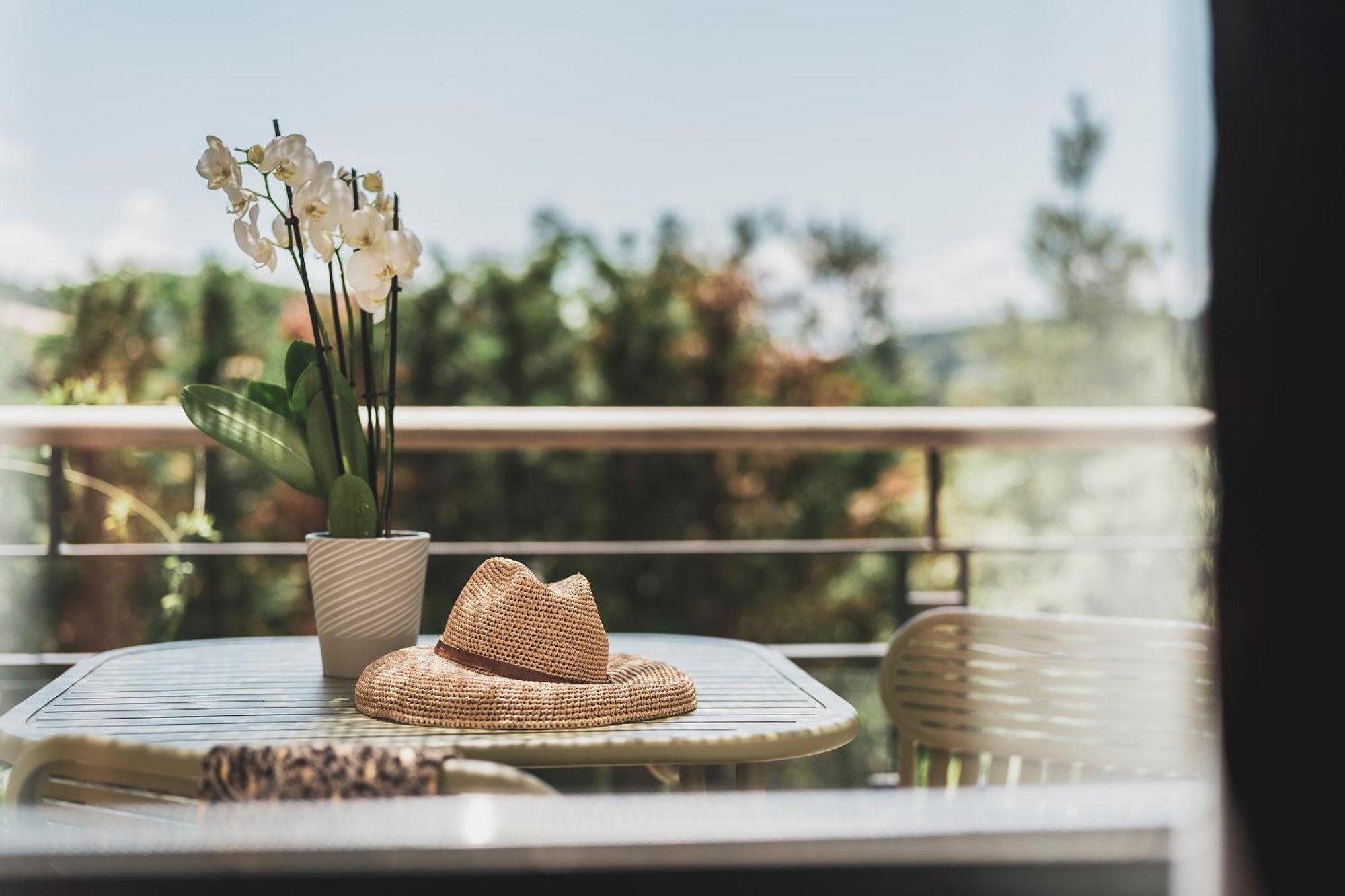 Les Lodges Sainte-Victoire Hotel & Spa Le Tholonet Exterior photo